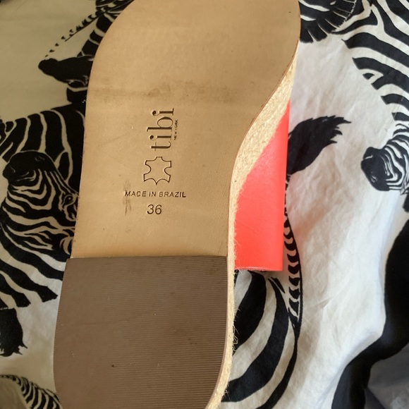 Tibi - Picture 7 of 7